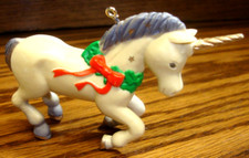 CHRISTMAS ORNAMENT 2.5" Unicorn w/ Green  Red Ribbons Silver Mane  Tail  773