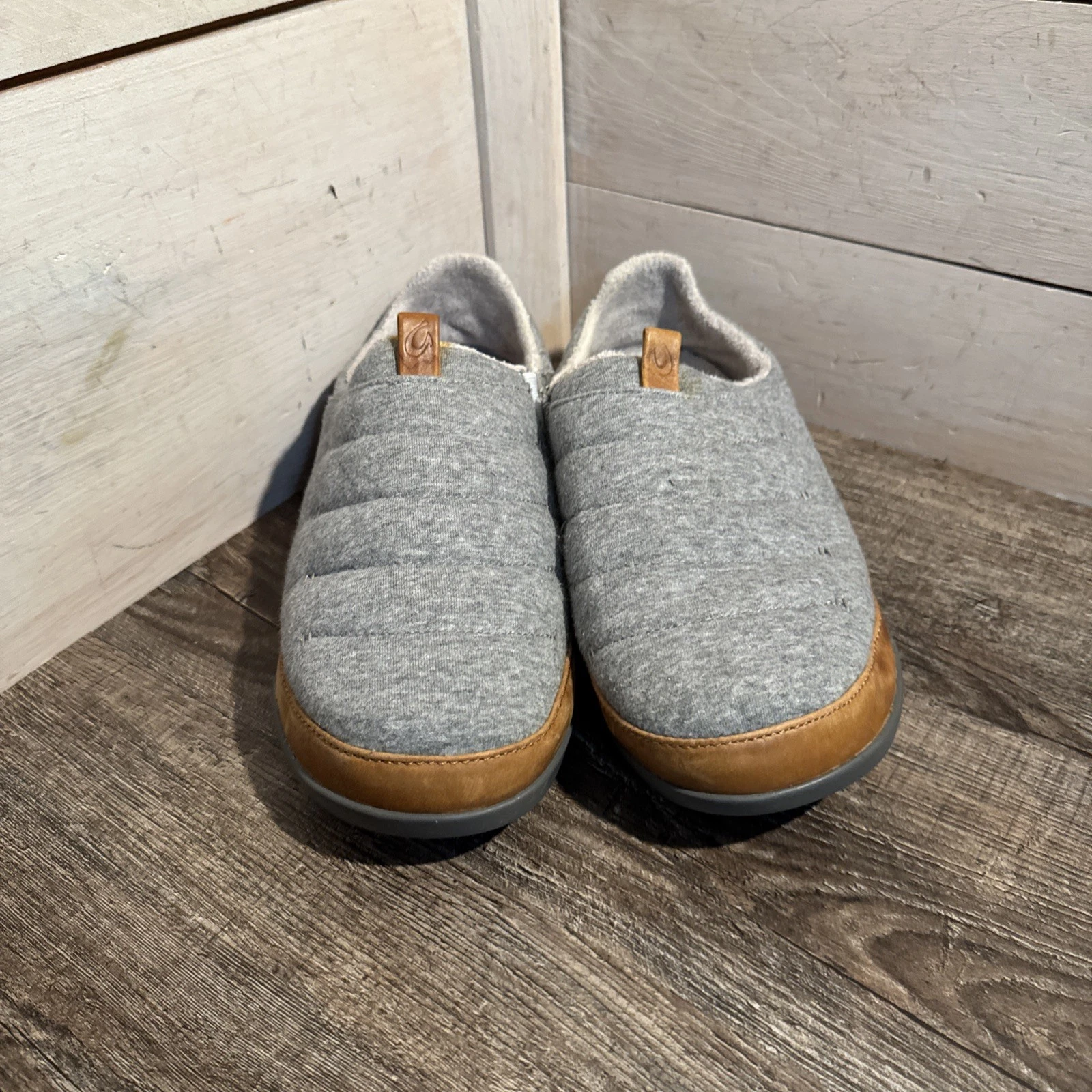 OluKai Mahana Men's Slip On Slippers Shoes Gray Textile Size 11 Comfortable