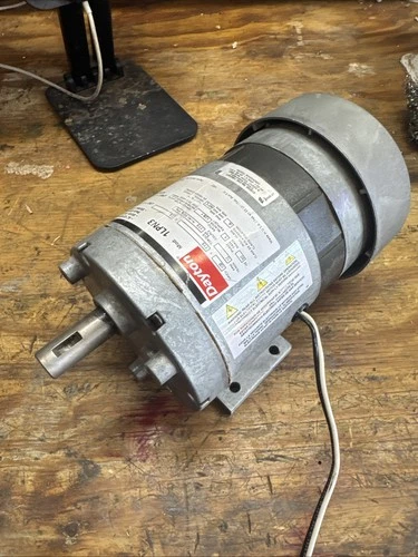 Gearmotor Dayton, Offset Parallel Shaft, 120 VAC, 13 rpm, 113 in-lb, 12.8 NM