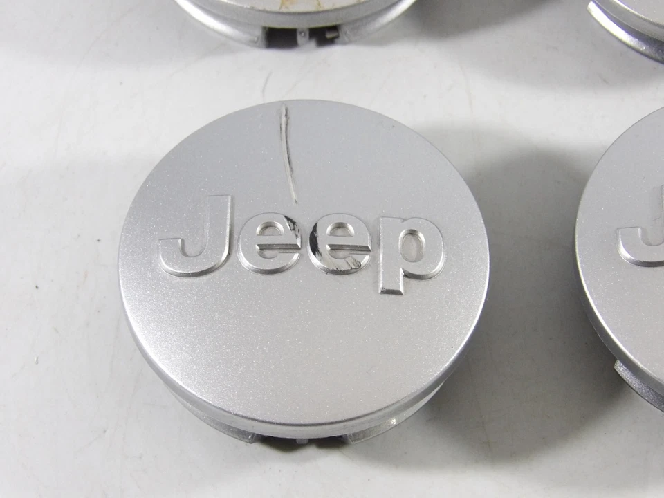 Juego de tapas centrales de rueda plateadas brillantes para Jeep Wrangler Grand Cherokee 2,5" 1LB77TRMAC Foto 4 de 4