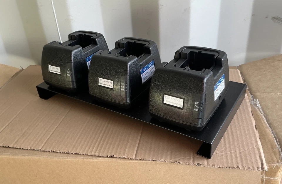 ENDURA 3 Unit Charger with UK Plug for DP4000 / DP2000 / R7 Series - Image 2 of 4