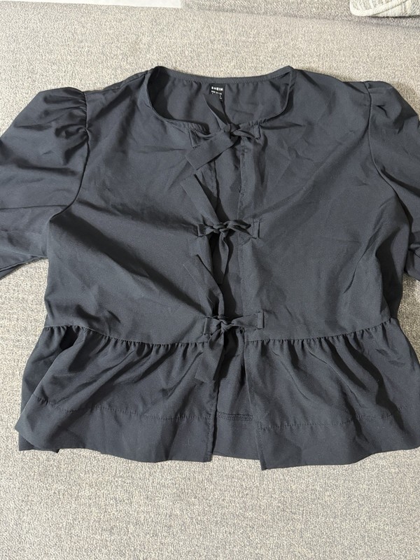 SHEIN Black Solid Round Neck Puff Short Sleeve Tie Front Blouse Women’s M
