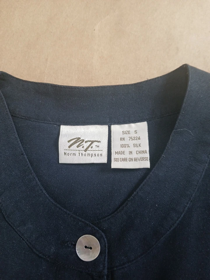 Maxi Vestido De Colección Norm Thompson Para Mujer S 100% Seda Negro Sin Mangas Botón Delantero Foto 2 de 4