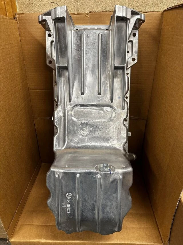 正品 Mopar 发动机油盘 681665AD — 第 2/4 张图片