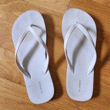 Old Navy White Flip Flops Size 9