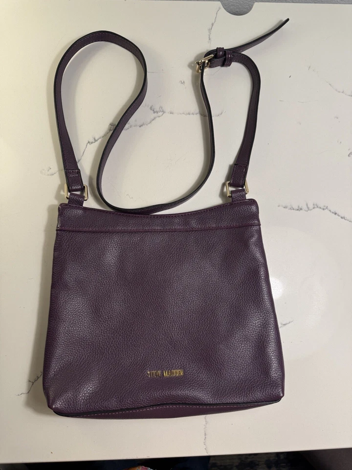 Bolso de Viaje Steve Madden Bandolera Color Ciruela Foto 2 de 4