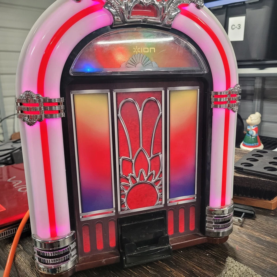 ION JUKEBOX DOCK RETRO SPEAKER DOCK FOR IPAD,IPHONE & IPOD RARE VINTAGE TESTED! - Image 4 of 4