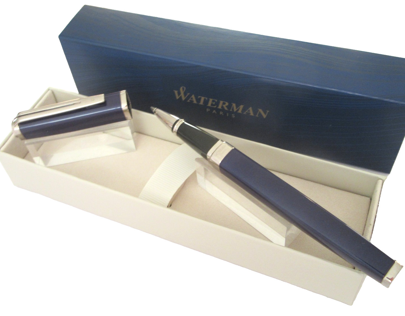 Stylo roller Waterman modèle Exception neuf de stock GIL7 avec corps en résine noire