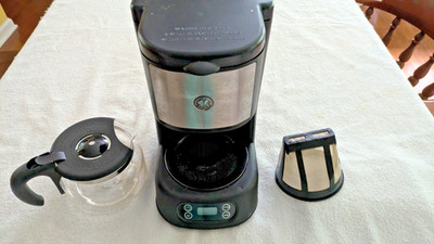GE 5 Cup Coffee Maker #898677, Black and Silver, Glass Carafe, Ex Cond