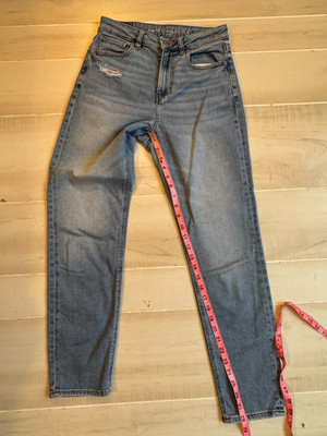 American Eagle Mom jean  denim jeans  size  2 r  women's 28'' ins