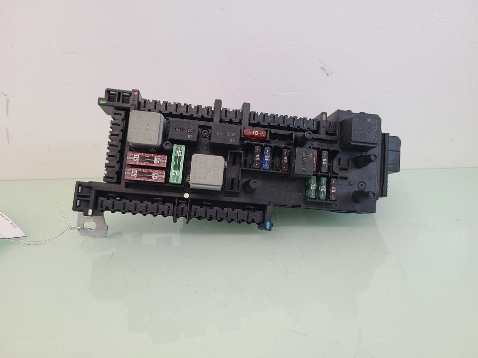 Fuse and Relay Center 231-900-61-06 Fits 2019 Mercedes-Benz SL550 582116 - Image 2 of 4