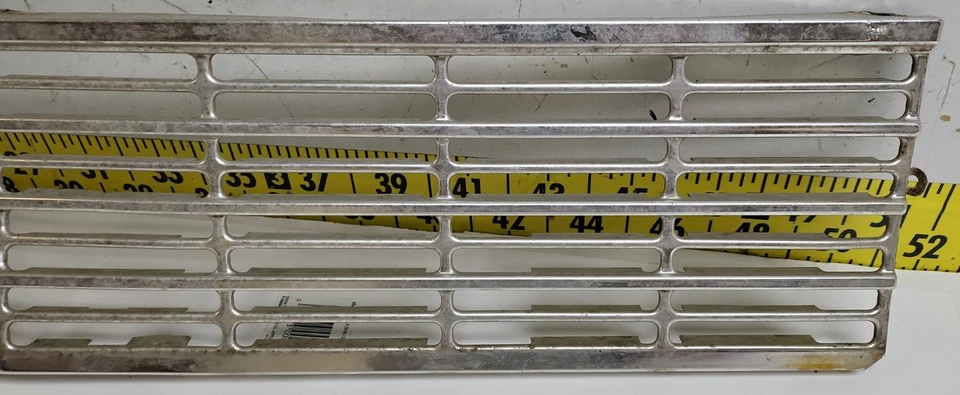 Grelha dianteira cromada usada OEM Chevrolet El Camino Chevelle Malibu (G205) - Imagem 4 de 4