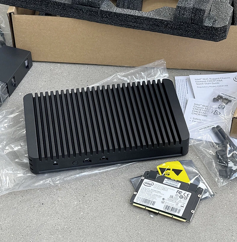 Intel NUC 8 Element Pro BKCM8V7CB8N 8G RAM 128G/256G/512G SSD + BKCMCR1ABB  - Image 2 of 4