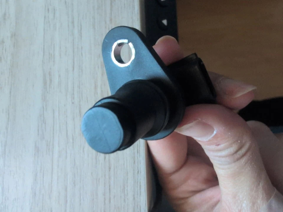 Engine Camshaft Position Sensor fits 2007-18 Nissan Altima Rogue Murano DORMAN - Image 3 of 4