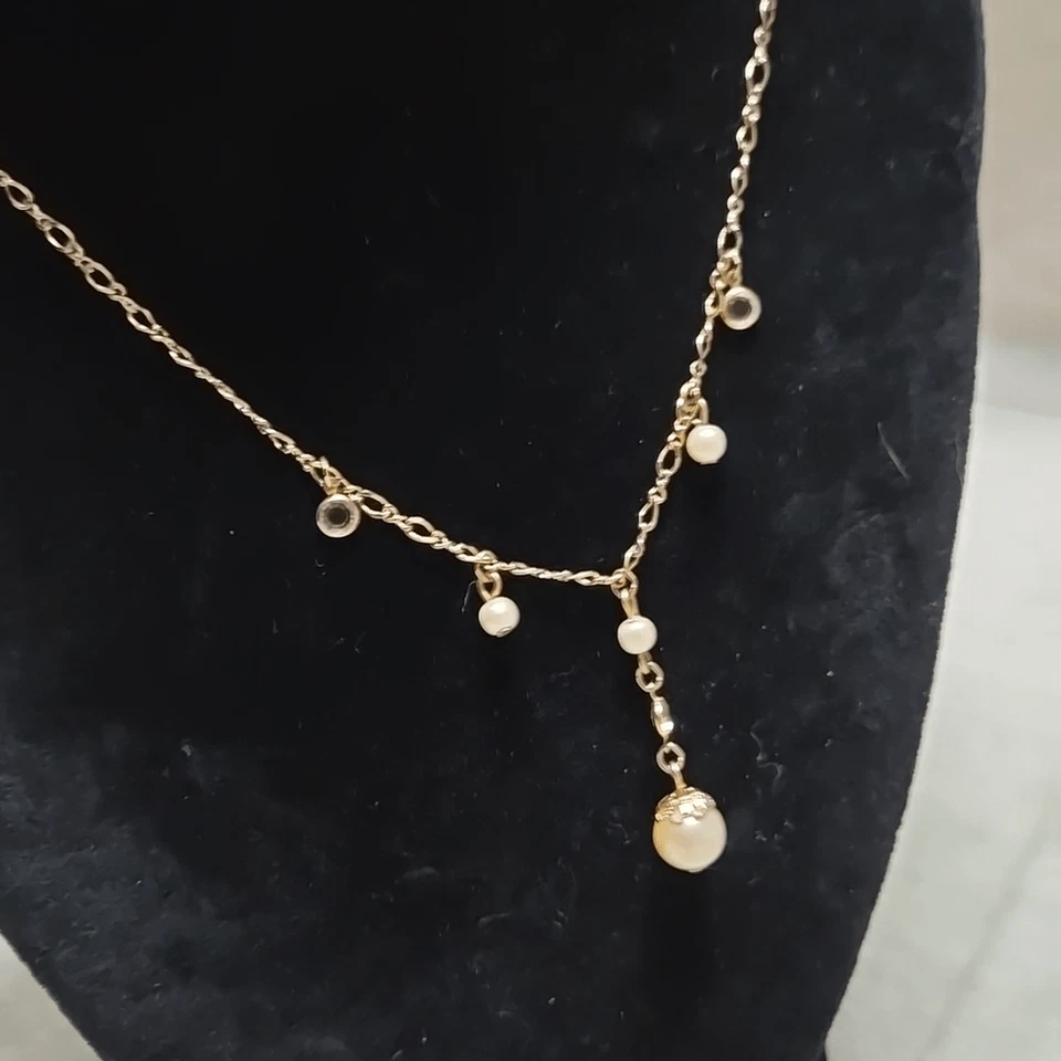 Colar Lariat Vintage Coleção 1928 Moldura de Pérola Delicada Cristal Strass - Imagem 3 de 4