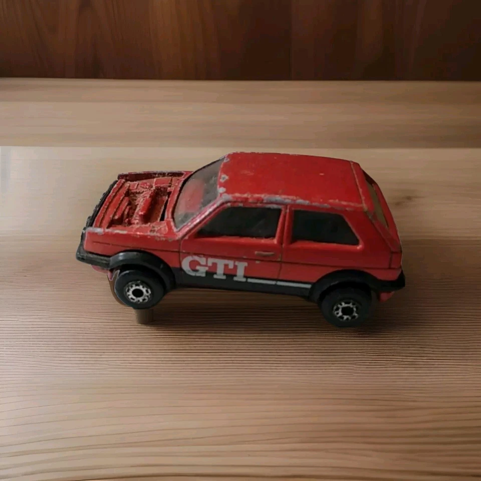 Matchbox Golf GTI 1985 vintage rojo sin capó Foto 2 de 4
