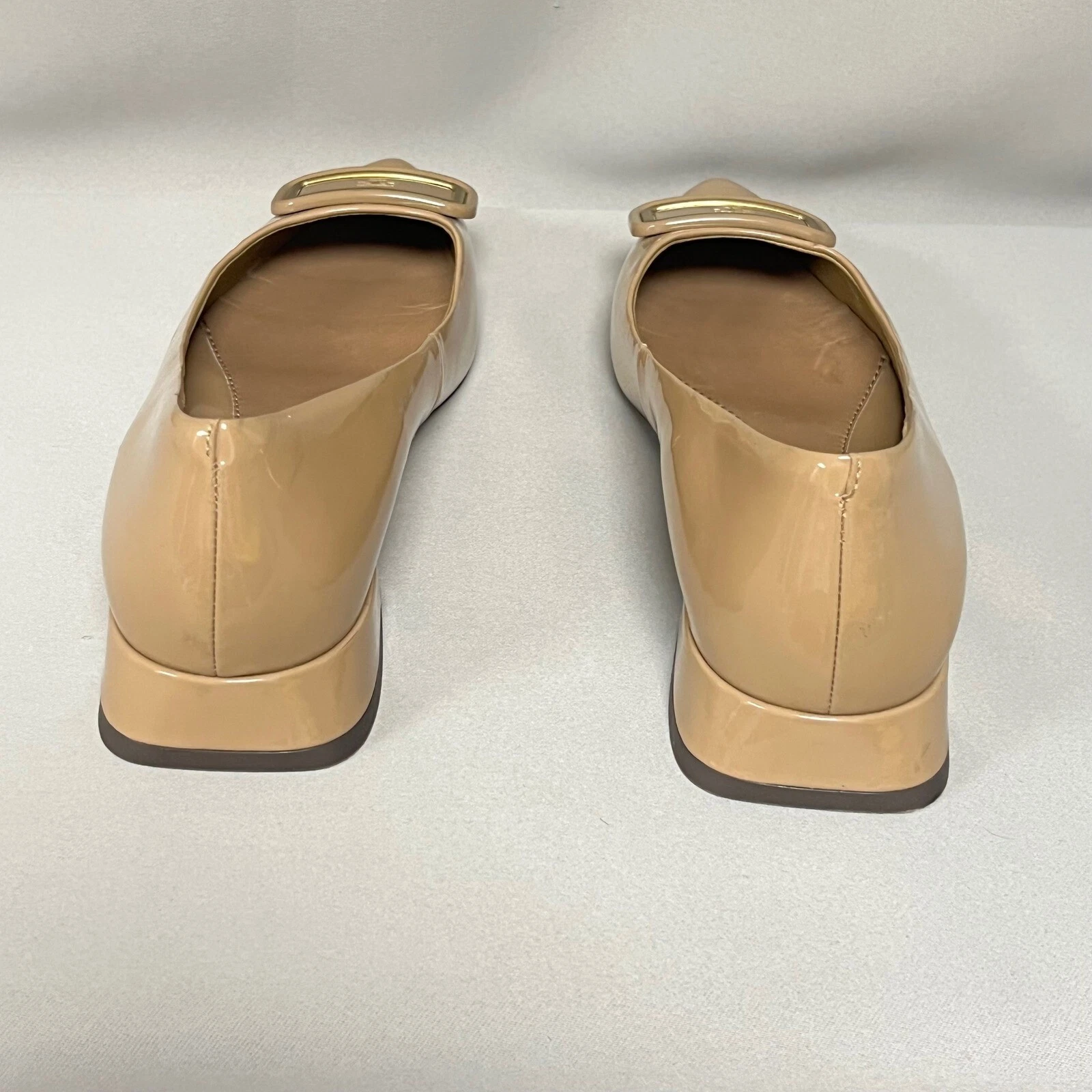 Tory Burch decolte in pelle con tacco a blocco a punta beige taglia 5M