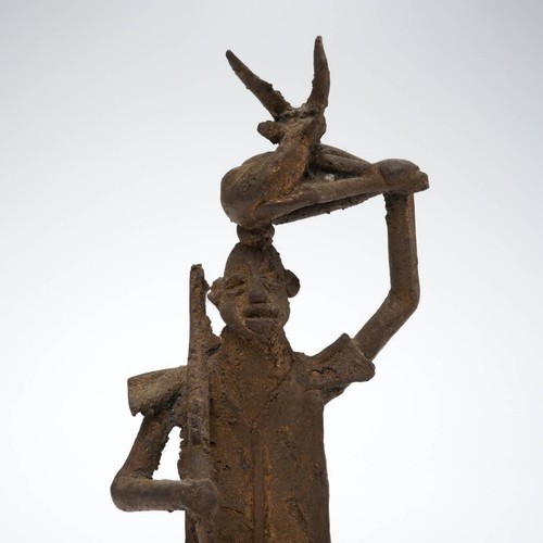 Benin Bronze Mann tragende Antilope antik gegossen westafrikanische Skulptur 9"h - Bild 2 von 5