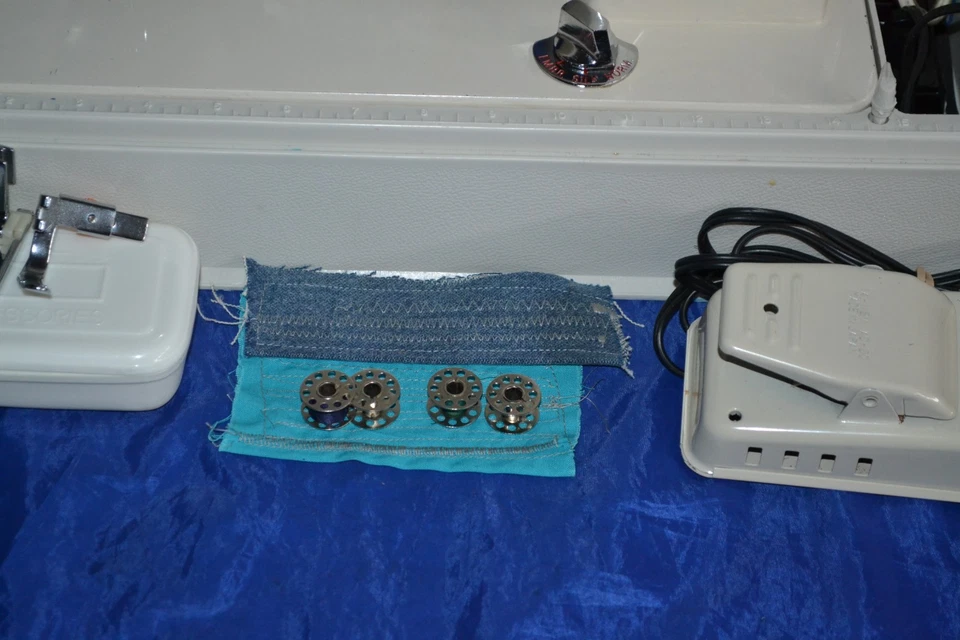 NECCHI-ALCO MODELO 303 MÁQUINA DE COSTURA EM ZIGUEZAGUE TESTADA COM MANUTENÇÃO COSTURA UM BOM PONTO - Imagem 4 de 4