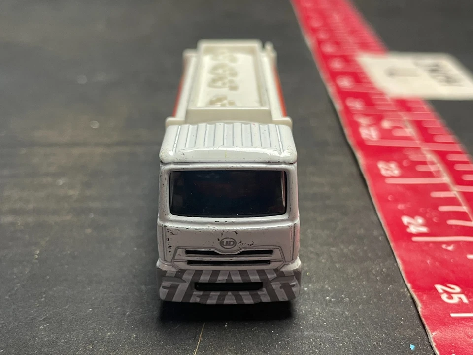 Takara Tomy Tomica No.90 UD Truck Quon Eneos Tanker - Image 2 of 4