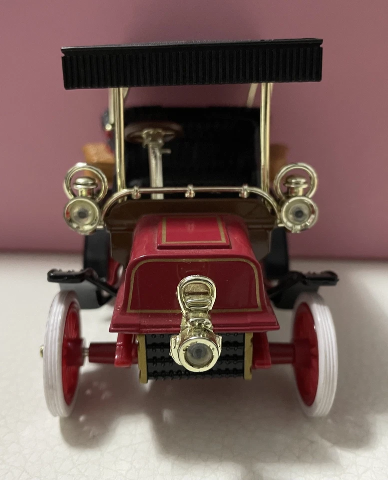 1/32 Scale Cadillac Model B 1904 Red- Signature for NMMM Unboxed  - Image 3 of 4