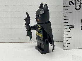 Batman Lego Minifigure  DC Comics Universe Super Heroes Black Suit Yellow Belt