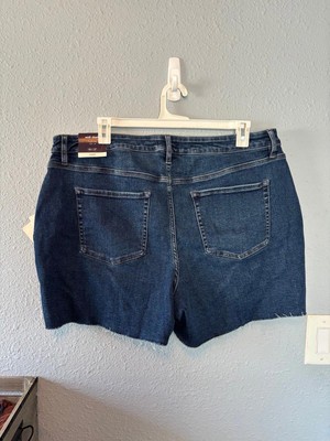 NWT Ava & Viv High-Rise Slim Fit Midi Shorts darker wash in inseam size 18 stret