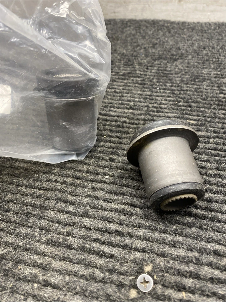 MOOG K6144:控制臂衬套前盖适用于 1974 - 1975 PONTIAC GRANDVILLE — 第 3/4 张图片