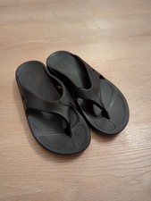 OOFOS Unisex OOriginal Thong Sandal Flip Flop, Adult Classic Black Mens9 Wmn11