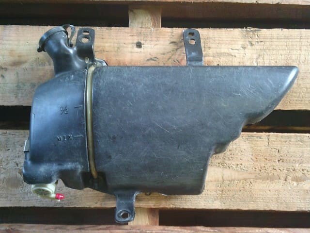 ISUZU ELF 1994 U-NHR69C Windshield Washer Tank 8978550166 [Used] [PA120938129]