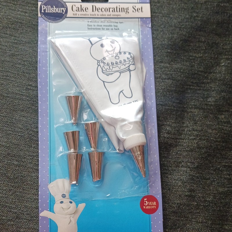 Pillsbury Cake Decorating Set 8 Stainless Steel Tips Reusable Bag