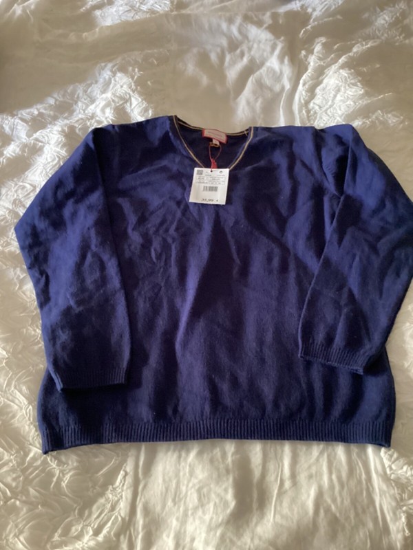 neck & neck (kids brand from spain) NWT size 7/8 blue vneck sweater