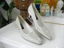 STUART WEITZMAN SHIMMERY CHAMPAGNE EMBELLISHED POINTED TOE 8.5 B HEEL SHOES EUC