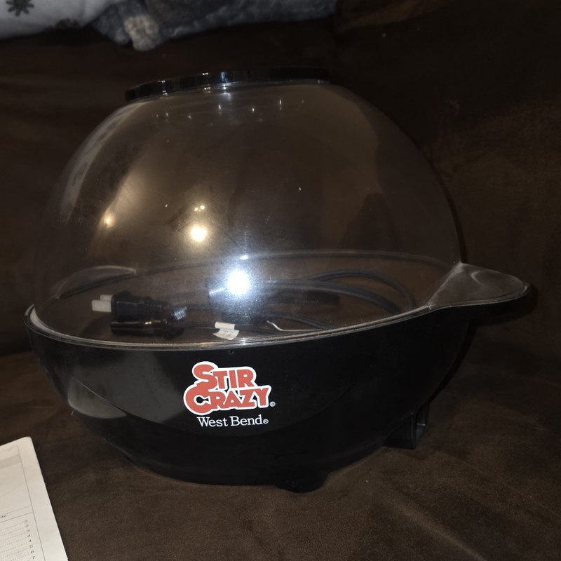 West Bend Stir Crazy 6 qt Electric Kettle Popcorn Maker 1000W Built-In Stirrer