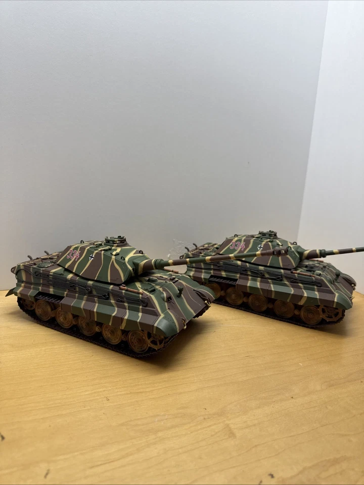 21st Century Toys Ultimate 1:32 German King Tiger Stripe 334 Bastogne Lote de 2 Foto 4 de 4