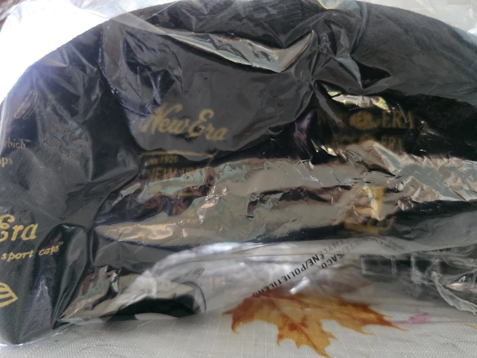 NOVA ERA 100º ANIVERSÁRIO 59FIFTY CHAPÉU AJUSTADO TAMANHO 7 3/8 COM BOLSA COMBINANDO - Imagem 3 de 4