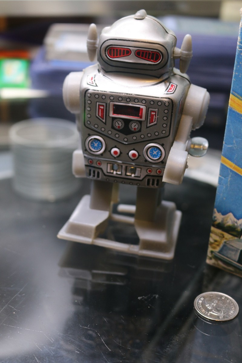 Captain The Robot Vintage Wind Up Walking Robot Toy MTU
