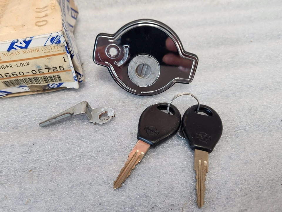 NOS OEM 1993-1997 Nissan Altima Stanza Trunk Lock with keys Parts 84660-0E725 - Image 2 of 4