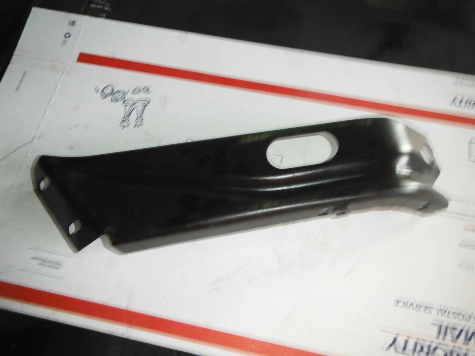 PLYMOUTH VALIANT 1970-71 LADO DEL PASAJERO EXTERIOR PARACHOQUES DELANTERO SOPORTE MOPAR 70 1971 Foto 2 de 3