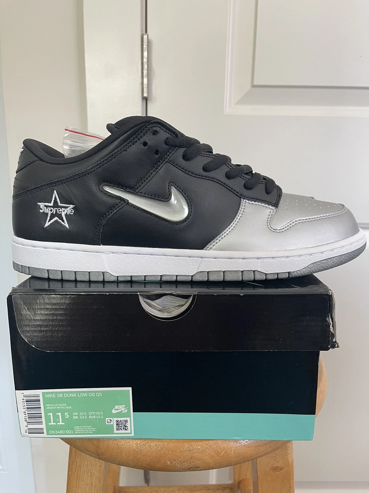 Taille 11.5   Nike SB Dunk Low QS x Supreme Metallic Silver 2019