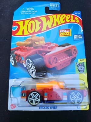 Hot Wheels Einzelwagen „Bricking Speed“ 1:64 – Modellauto 2022, Serie 165/250, Für Sammler & Kids