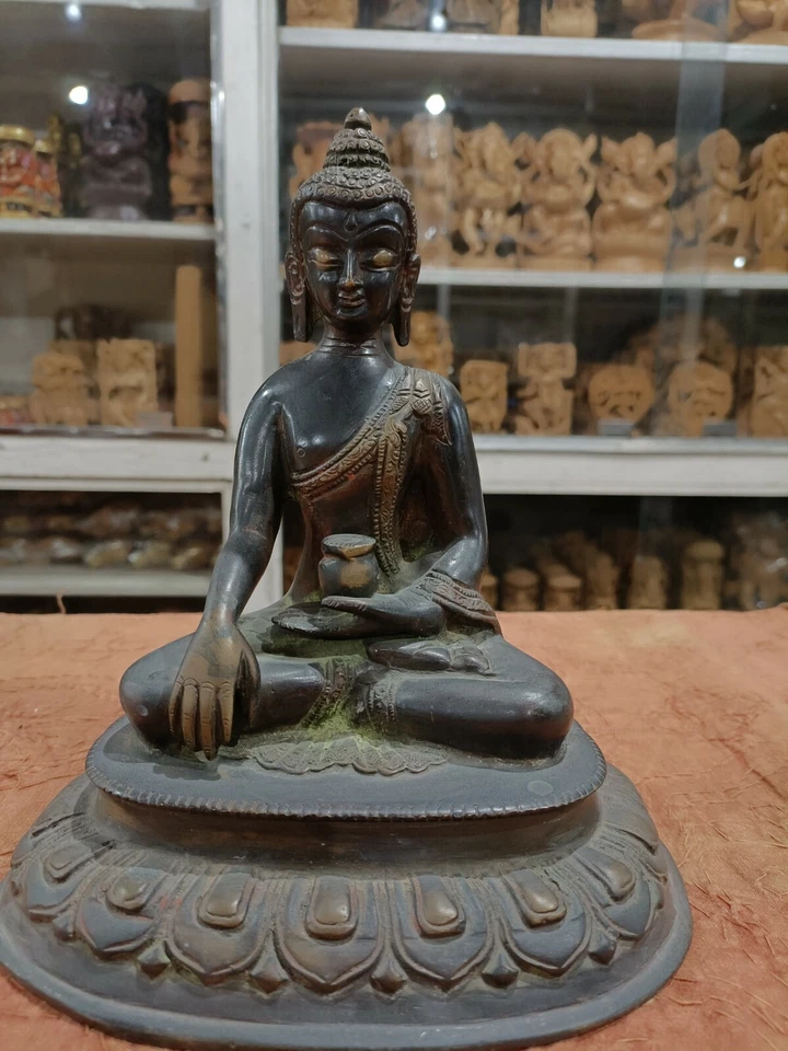 Estatua de Buda vintage de metal | Ídolo de Buda hecha a mano decoración del hogar meditación Foto 2 de 4