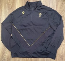 Official Macron Wales WRU Men's Rugby Wales Travel 1/4 Zip Top Black Gold 3 XL 