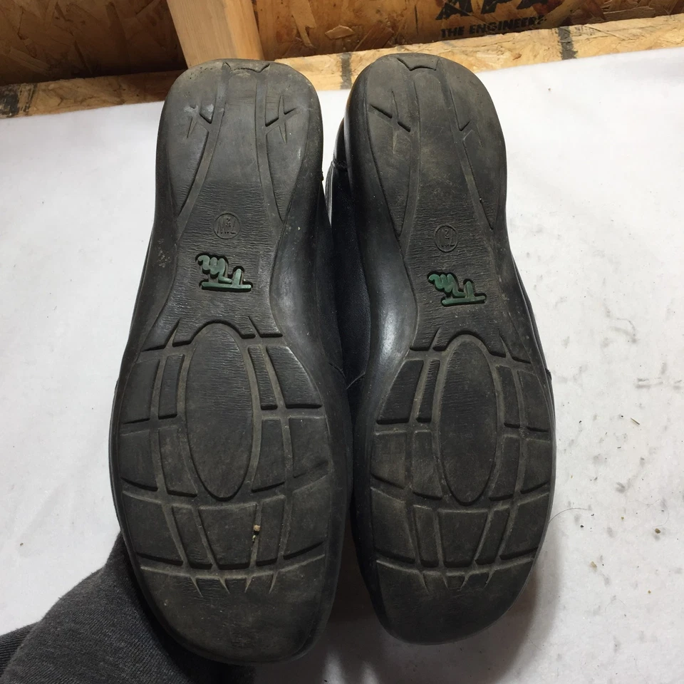 Mocasines sin cordones Thom McAn para mujer 7,5 M 7,5 M negros brillantes borlas cómodos planos Foto 3 de 4