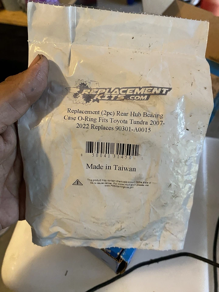 Cojinete de rueda trasero izquierdo Toyota Tundra 2007-2021 Foto 2 de 3