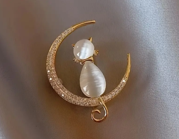 Cat pin brooch moon NEW Fashion Jewelry FAST Free Ship 1.5 inch