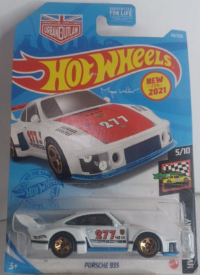 Hot Wheels Race Day 5/10 White Porsche 935 58/250 Urban Outlaw Magnus Walker