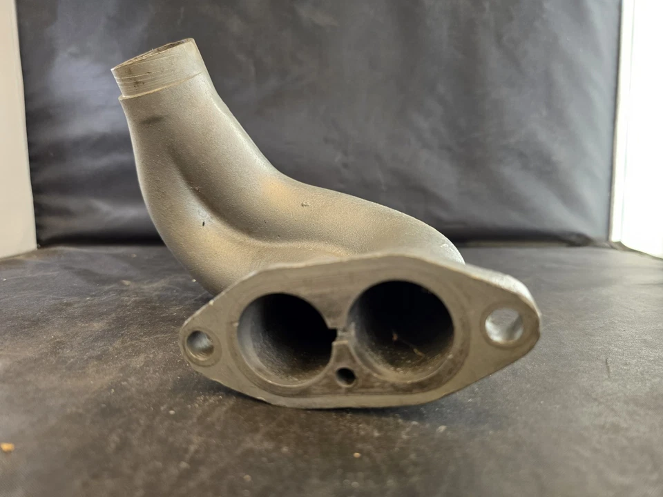 Volkswagen VW Classic Beetle двойной порт впускной конец литье левая сторона 113129709J - Изображение 2 из 4