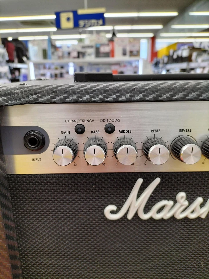 Amplificador de Guitarra MARSHALL MG15CFX Sonido Potente Usado JP Foto 2 de 4