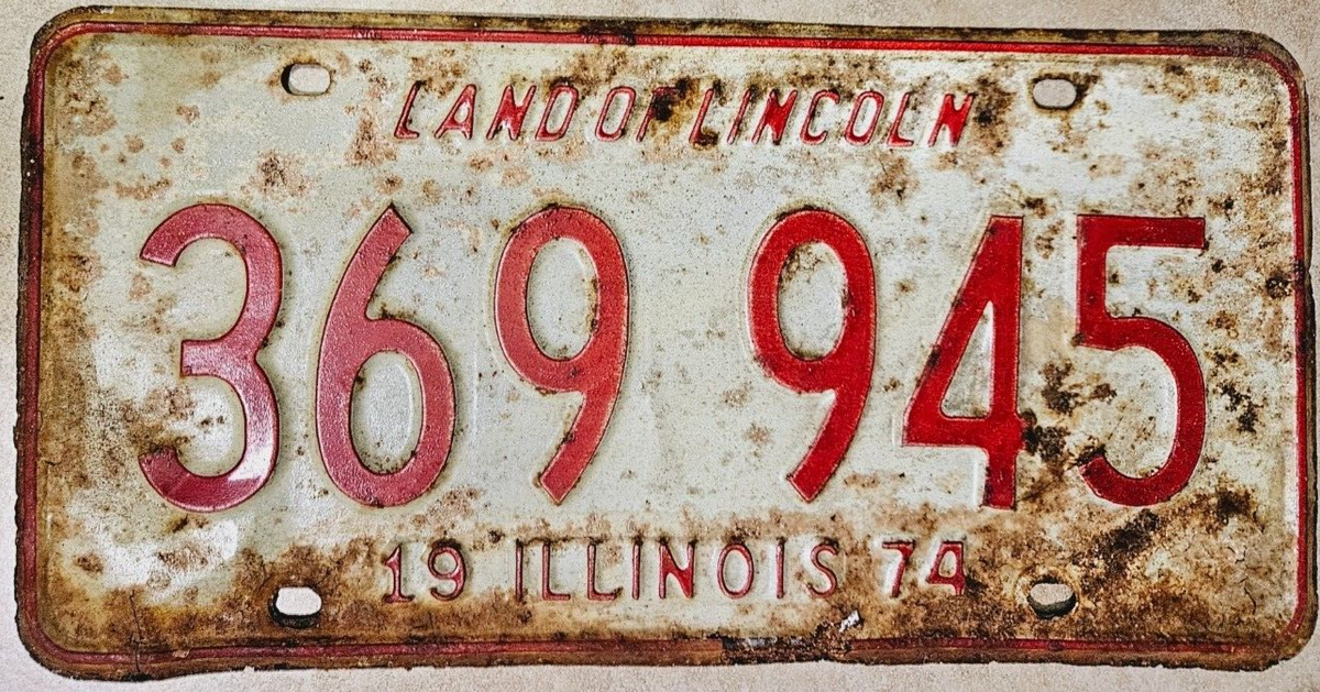 ILLINOIS 1974 rusted worn License plate 369 945 red and white auto